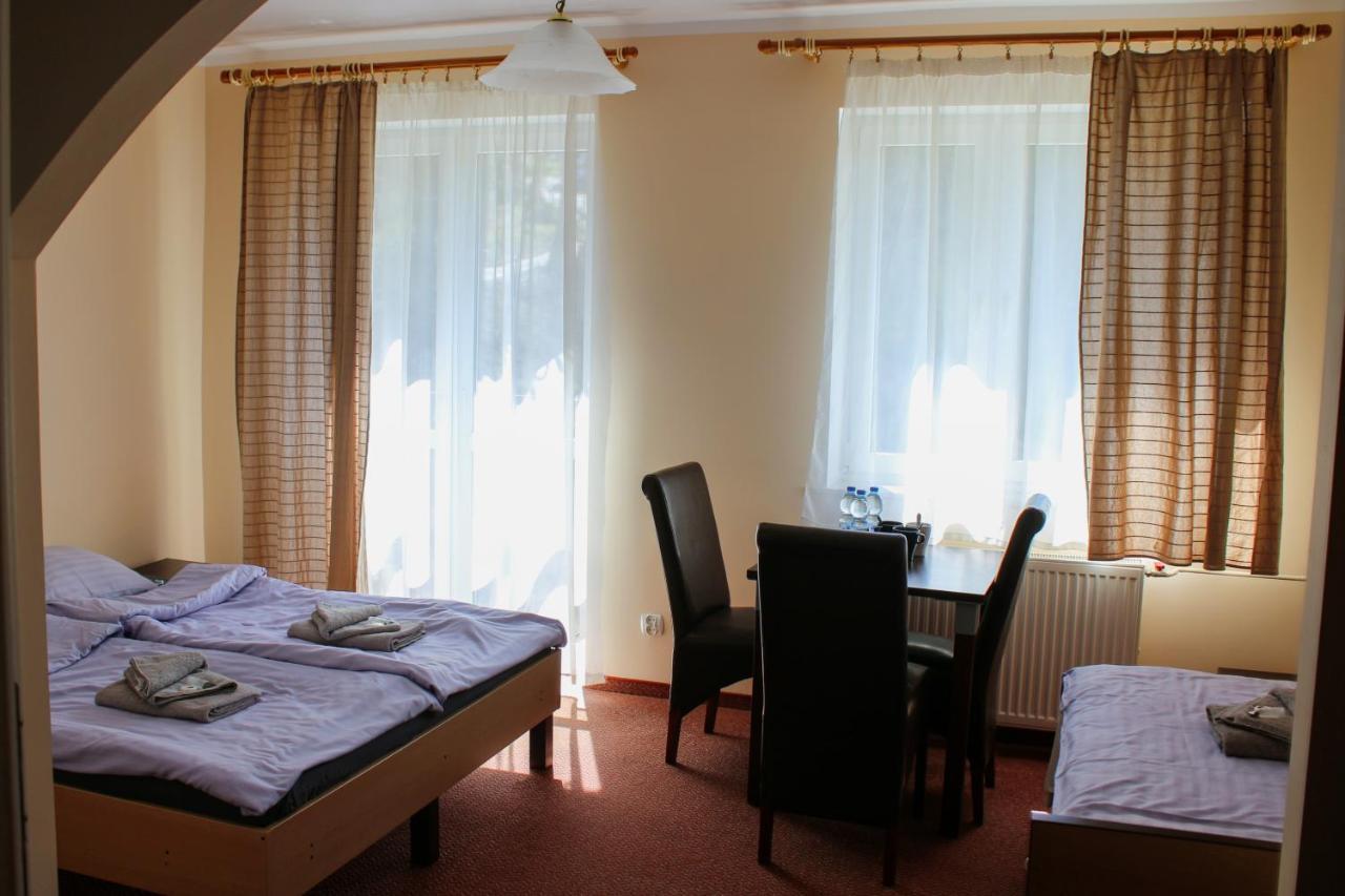 Pensjonat 4 Pory Roku Duszniki Zdrój Esterno foto